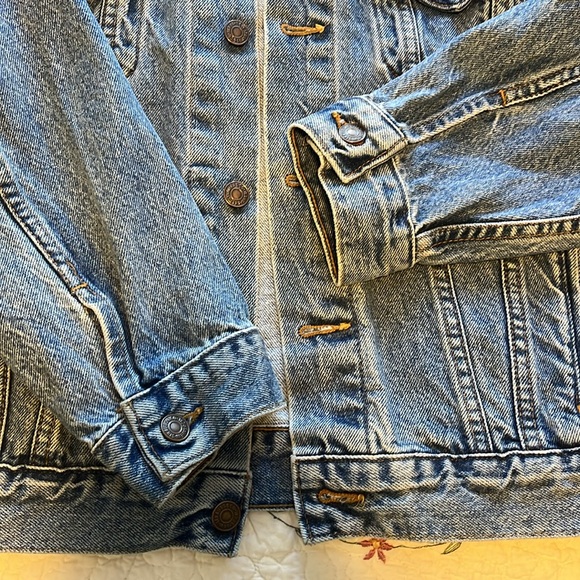20% OFF BUNDLES! Levi’s Jean Jacket. Blue. Large 16/18 - Picture 7 of 13